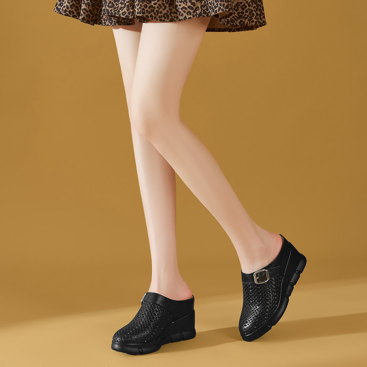 Women's Closed Toe Platform Slippers with Inner Height Increase - Image 3